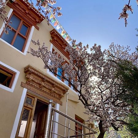 Gaywoo Guest House เลห์ ภายนอก รูปภาพ